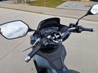 Honda PCX 125 – 1431 km – šedá kráska hľadá nového majiteľa. - 17