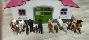 Stajňa Schleich s príslušenstvom - 17