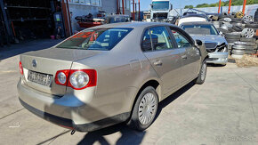 Volkswagen Jetta 1,6i 75kw - 17