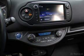 Toyota Yaris 1.5 Hybrid (benzin+el.) Automat - 17