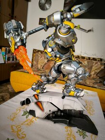 Reinhardt Overwatch-socha - 17