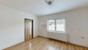 REMAX ponúka na predaj  5 izb. RD s pozemkom, cez ktorý teči - 18