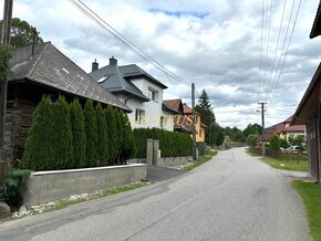 RODINNÝ DOM S PEKNOU DREVENICOU, LEŠTINY - 18