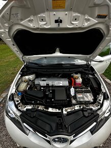 Predám Toyota Auris Hybrid touring sports 1.8i 82000km - 18