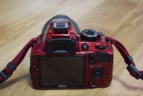 Nikon d3100 RED s VR objektivom 18-55 AF - 8 tisic zaberov - 18