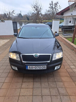 Škoda Octavia Combi 2.0 TDI Elegance - 18