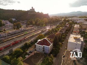 NA PREDAJ | Jedinečný mezonet s výhľadom na hrad v Trenčíne - 18