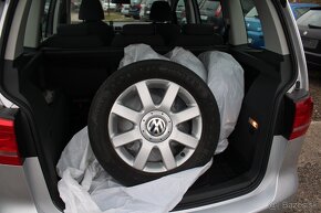 Volkswagen Touran 1.6 TDI Comfortline DSG TOP STAV, nebúrané - 18