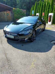 Tesla S P85 - 18