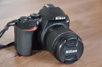 Nikon D3500 s bluetooth - rychly Af-p objektiv - 3 900 snimk - 18