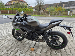 Prodám Kawasaki Ninja 650 , r. v. 2024, ABS, KTRC, 2743km,ČR - 18