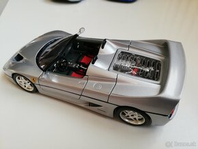 1:18 predam Ferrari+Bugatti Bburago - 18