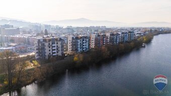 NA PREDAJ veľkometrážny 4-izb. byt pri Váhu + terasa (105+20 - 18