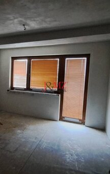 Stavba 122 m2 a drevená chata, pozemok 2.600 m2, Levice (SM- - 18