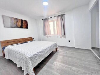 Španělsko,Torrevieja – Prostorný apartmán jen 150m od moře - 18