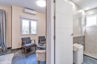 Dvoupodlažní rodinný dům 5+kk o užitné ploše 67 m² ŠPANĚLSKO - 18