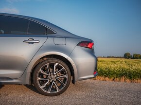 Toyota Corolla sedan Executive + VIP - 18