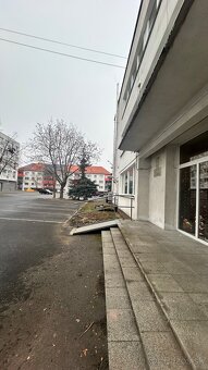 Kanc. a admin. priestory vhodné aj pre služby v centre mesta - 18