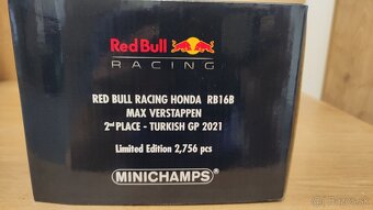 Max Verstappen - Red Bull Racing - Minichamps white 1:18 - 18