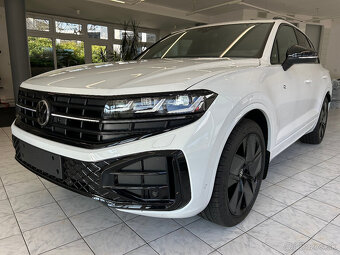 VW Touareg R line, Black paket,PANO,Vzduch,nové DPH - 18