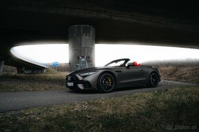 Mercedes-Benz SL 63 AMG 4Matic+ Roadster (2023) / Šedá Monza - 18