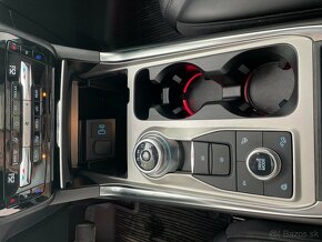 Ford Explorer 3.0 V6 benzín + elektrika 03/2021 7 miestne - 18