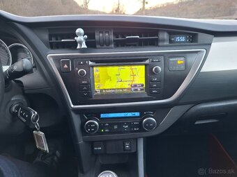 TOYOTA AURIS TOURING SPORTS 2.0D-4D - 18