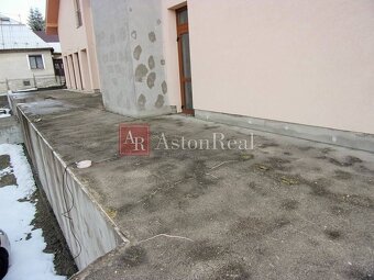 Penzión pred dokončením, 1250m2, 17 izieb, pozemok 1705m2, Z - 18