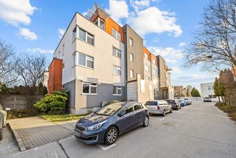 VZDUŠNÝ 3-IZB. BYT, TERASA 54,07 m², GARÁŽ, TEHLOVÁ STAVBA - 18