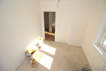 PREDAJ Novostavba s vírivkou Dvorec s pozem. 336m² - 18