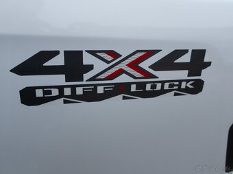 Isuzu D-MAX 1.9 V-CROSS 4x4 AUTOMAT NOVÝ MODEL - 18