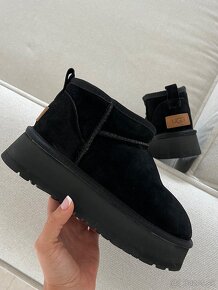 Čierne Ugg platform mini dámske čizmy - 18