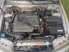 Volvo V40 1.9 TD 66kw  r.1999  - plne pojazdné - 18