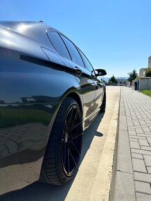 Predám BMW 550i 330kW 490PS - 18