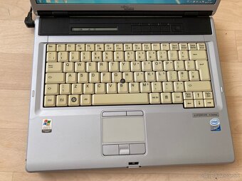 Notebook Fujitsu E8110 - 18