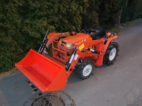 Japonský malotraktor Kubota B-40 s nakladačom - 18