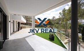 JKV REAL ponúka na predaj ELEGANTNÚ A LUXUSNÚ VILU ALTEA LA  - 18