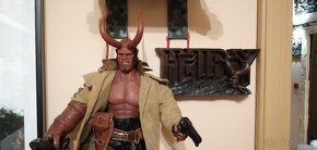 ART TOYS Hellman Hellboy - 18