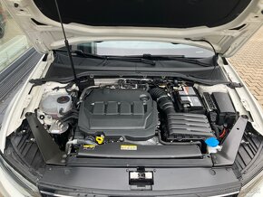 Volkswagen Passat Var. 2.0 TDI EVO Elegance DSG nízky najazd - 18