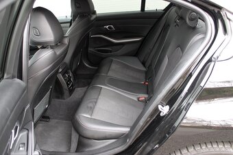 BMW Rad 3 320d 140kw, All Black, kamera, Adaptívny podvozok - 18