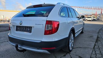 Škoda Superb Combi Scout 2.0 TDI 4x4 140k DSG - 19