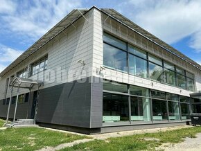 Na prenájom  pekný obchodný priestor o rozlohe 250m2 v Rimav - 19