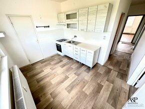 ZNÍŽENÁ CENA NA PREDAJ 4.IZB. BYT S BALKÓNOM, 84M2, UL., ŠKO - 19