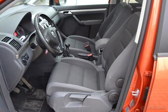 VW TOURAN 1.6 MPI HIGHLINE, NAVI, TEMPOMAT, ŤAŽNÉ, ALU R16 - 19