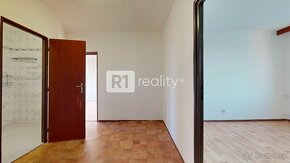 Priestranný, svetlý 3 izbový byt TEHELNA /89 m2/ Trnava - 19