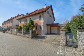 Elegantné bývanie - zariadený 5-izbový rodinný dom so záhrad - 19