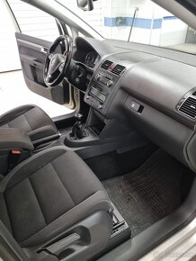 VW TOURAN 2011 - 19