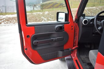 Jeep Wrangler 2.8 CRD SAHARA A/T - 19