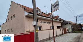 NA PREDAJ zariadený 8 izbový PENZIÓN pre 24 osôb ŠTÚROVO - N - 19