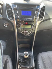 Hyundai i30 CW, 94 kW, 6-st. manuál - 19